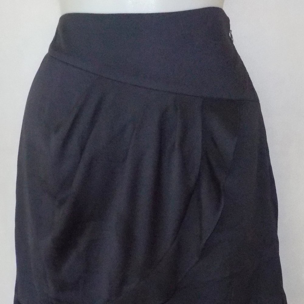 Banana Republic skirt sz 2 ruffle front gray EUC